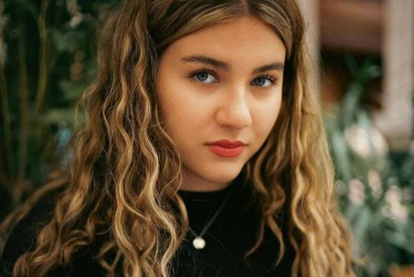 «Копия прабабушки»: отмечающая 17-летие дочь Урганта очаровала Интернет