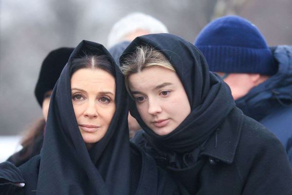 «Наша жизнь остановилась»: Стриженова тяжело переживает семейную трагедию