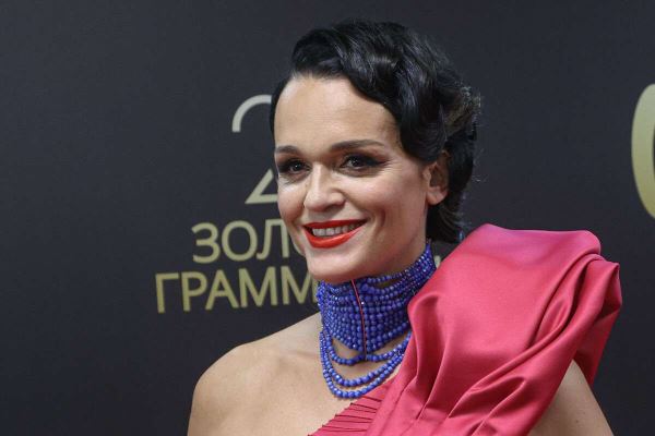 «Можно поздравить»: Слава спровоцировала слухи о помолвке