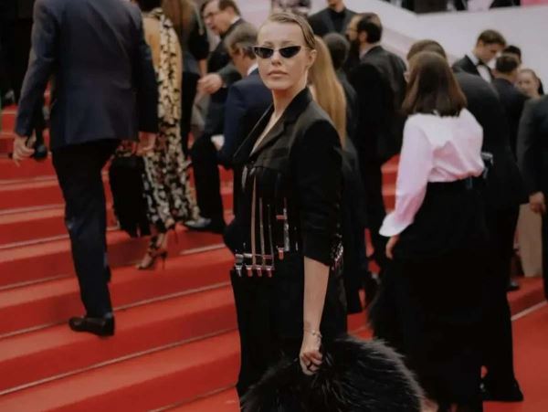 Ксения Собчак блеснула в Каннах и раскритиковала откровенные наряды