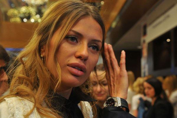 Показавшая болячку на лице Боня пожаловалась на здоровье